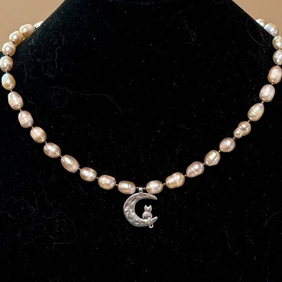 Genuine Pale Pink Freshwater Pearl Silver Cat on the Moon Beaded Short Necklace - Picture 3 of 10